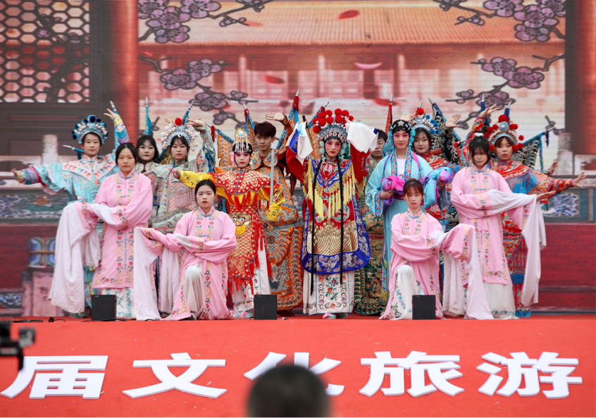 长电学子在宽城区首届文化旅游节启动仪式上尽展我校风采