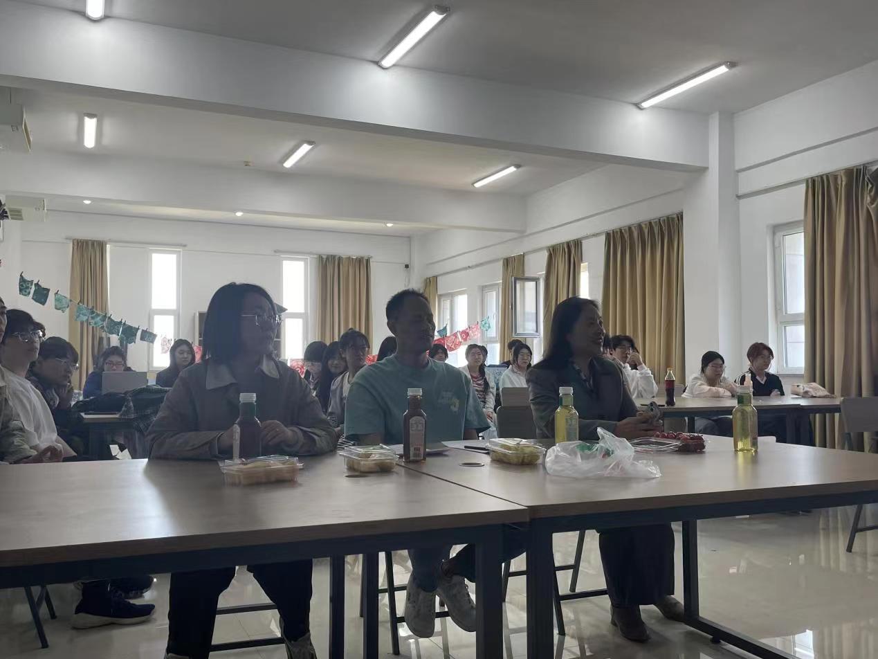 院系要闻：文化传媒学院-匠心·匠艺 守护传统之光——服装设计与工程专业阅读分享会成功举行