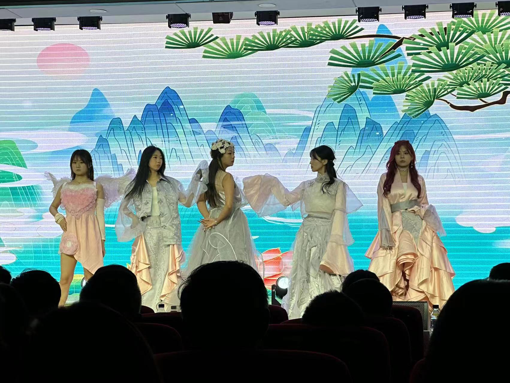 院系要闻|社团之夜颁奖典礼,文化传媒学院星光璀璨 院系要闻|社团之夜颁奖典礼,文化传媒学院星光璀璨