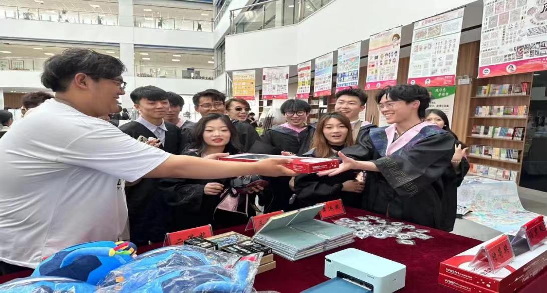 毕业季：文化传媒学院致最好的我们-以梦想启航，为梦想奋斗