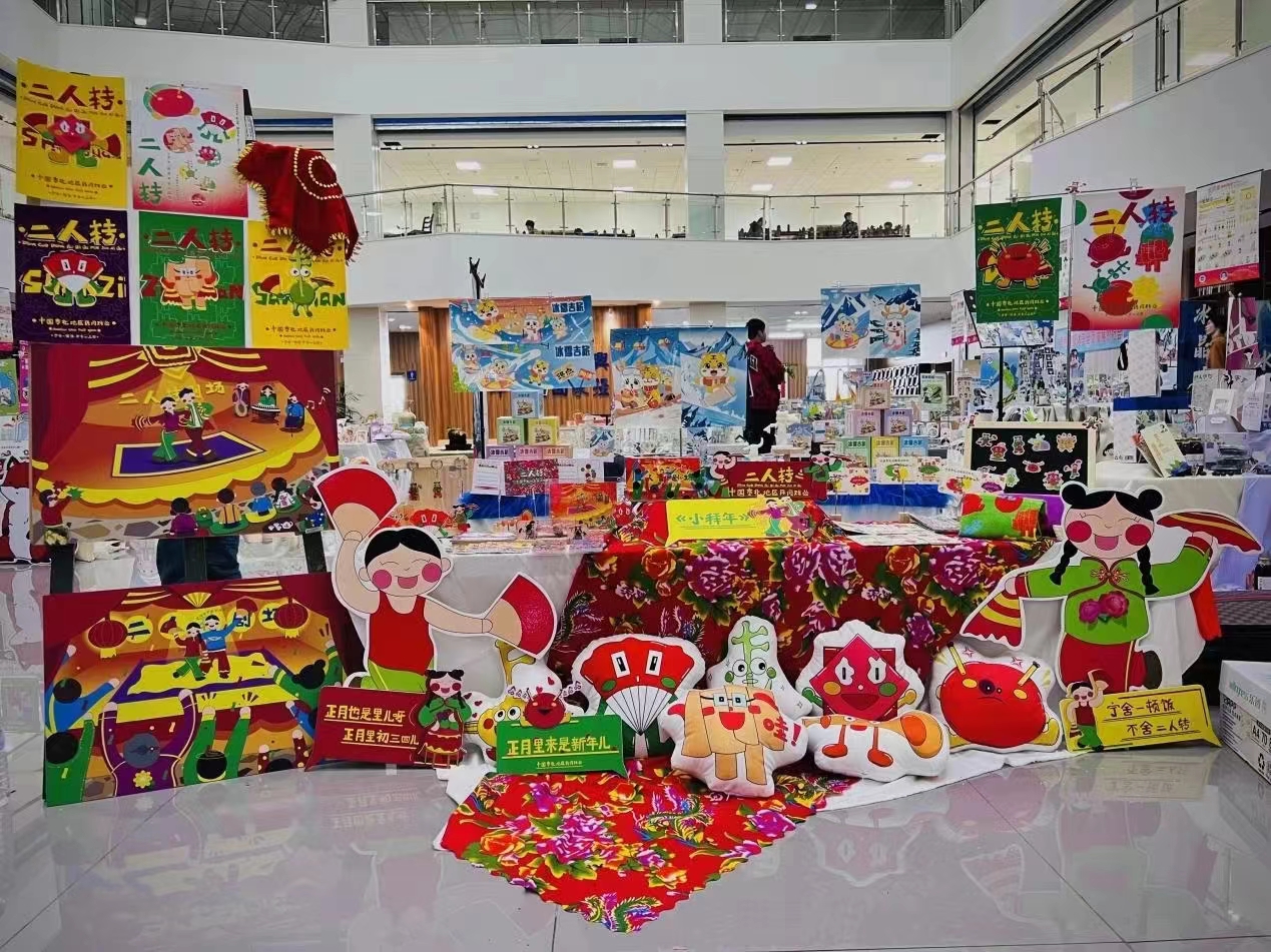围观！文化传媒学院毕业设计展首秀闪亮登场~