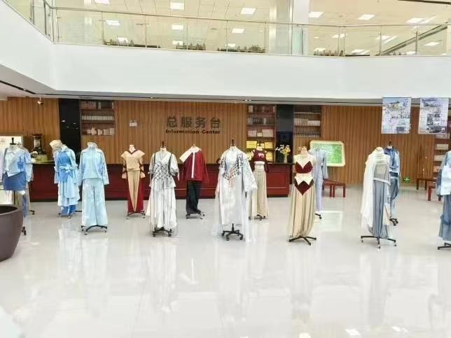 围观！文化传媒学院毕业设计展首秀闪亮登场~