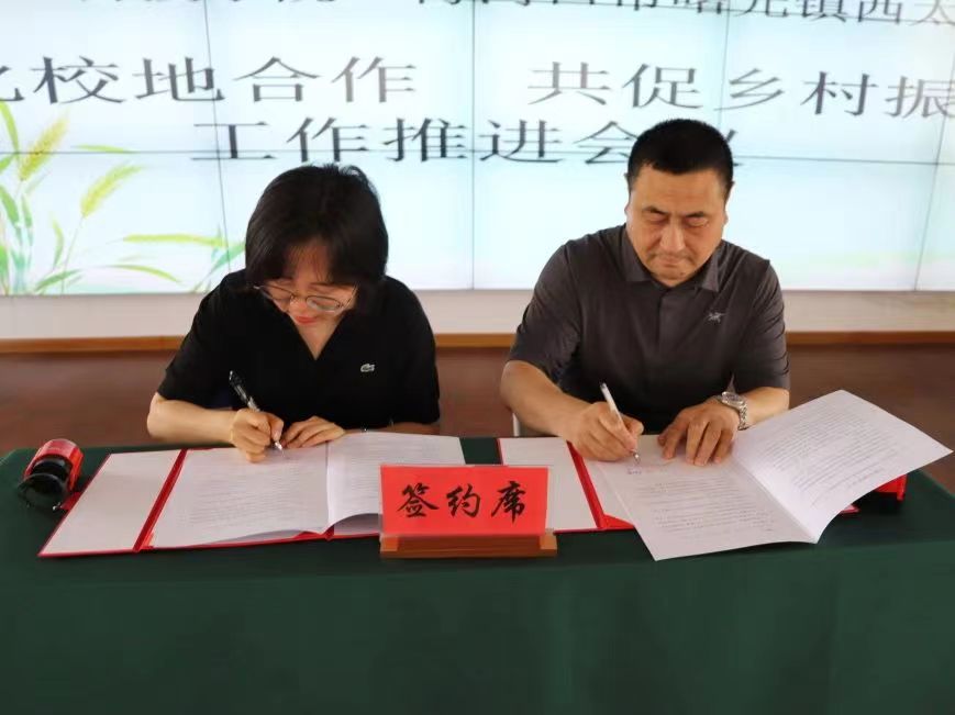 迎评促建，把论文写在大地上 ——文化传媒学院与曙光镇联合举办文化赋能乡村振兴教学成果展