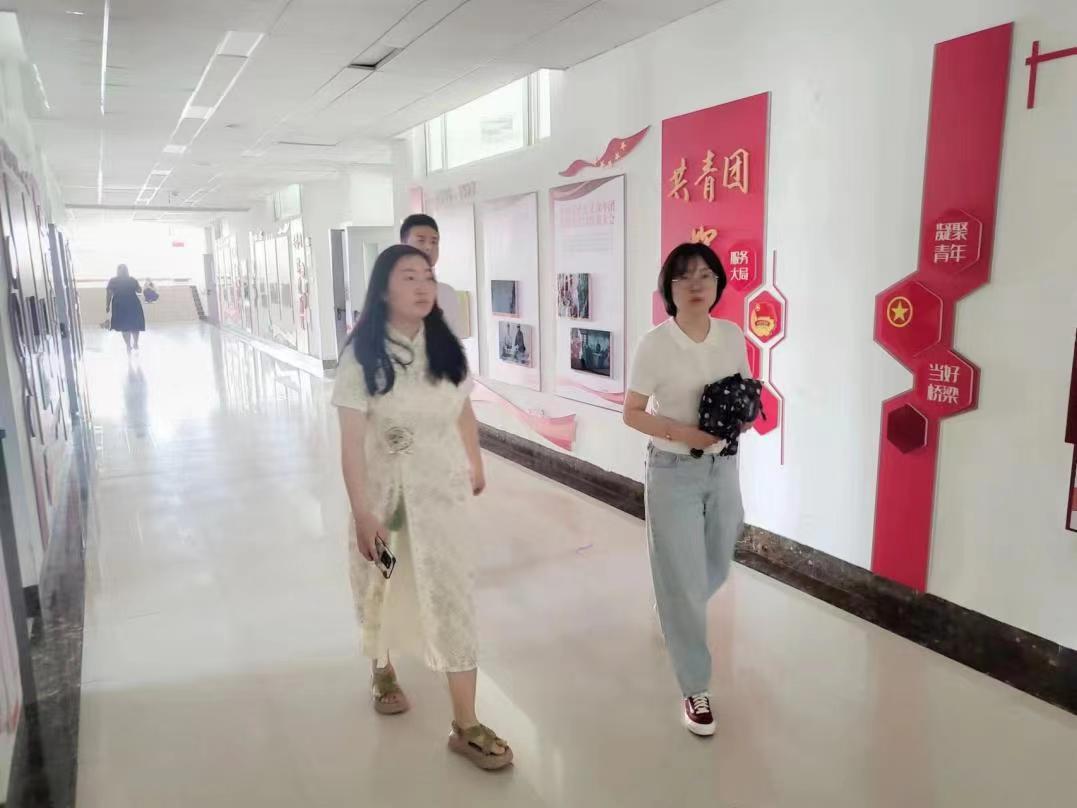 坚守考场纪律，共筑诚信防线 ——文化传媒学院院长王玉英领衔巡考，助力学子诚信应考