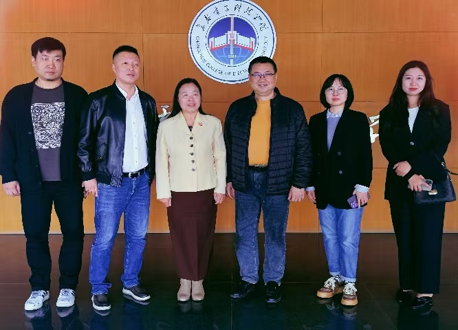 香港知名企业家陈志强先生莅临我校文化传媒学院