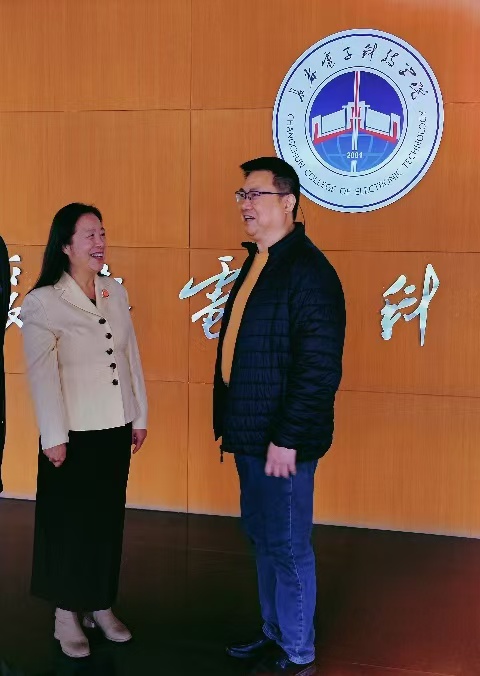 香港知名企业家陈志强先生莅临我校文化传媒学院