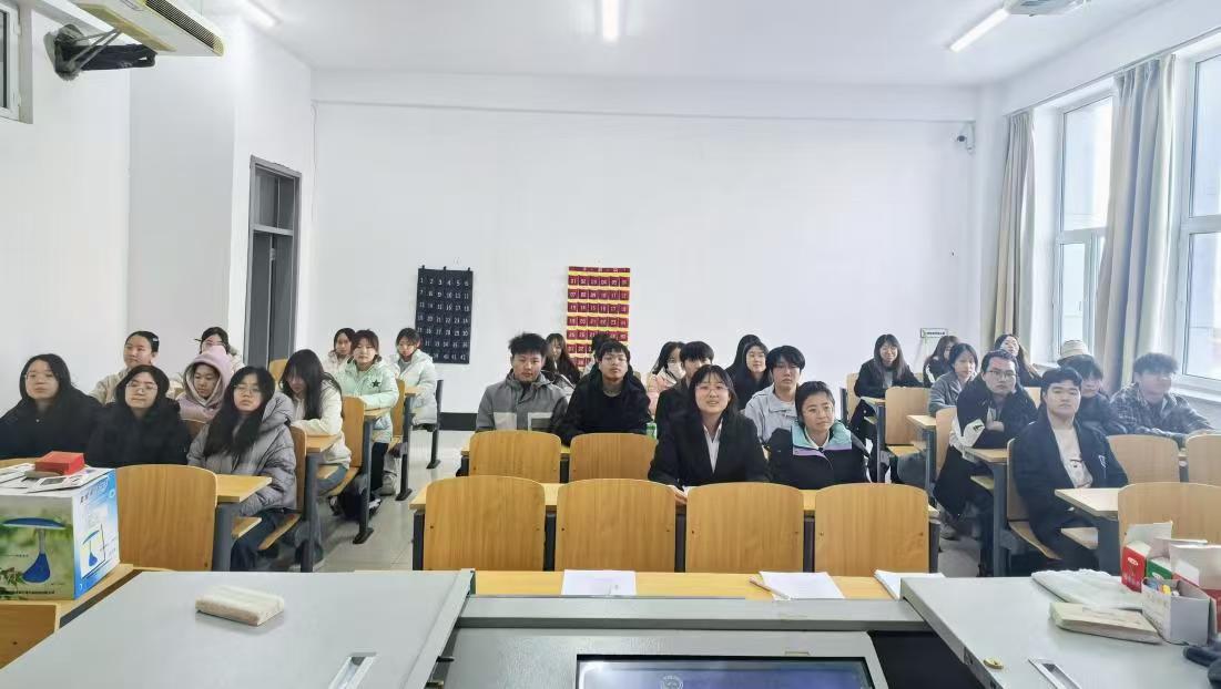 点亮文化之光，共赴阅读之旅 ——“吹灭读书灯，一身都是月”阅读分享会