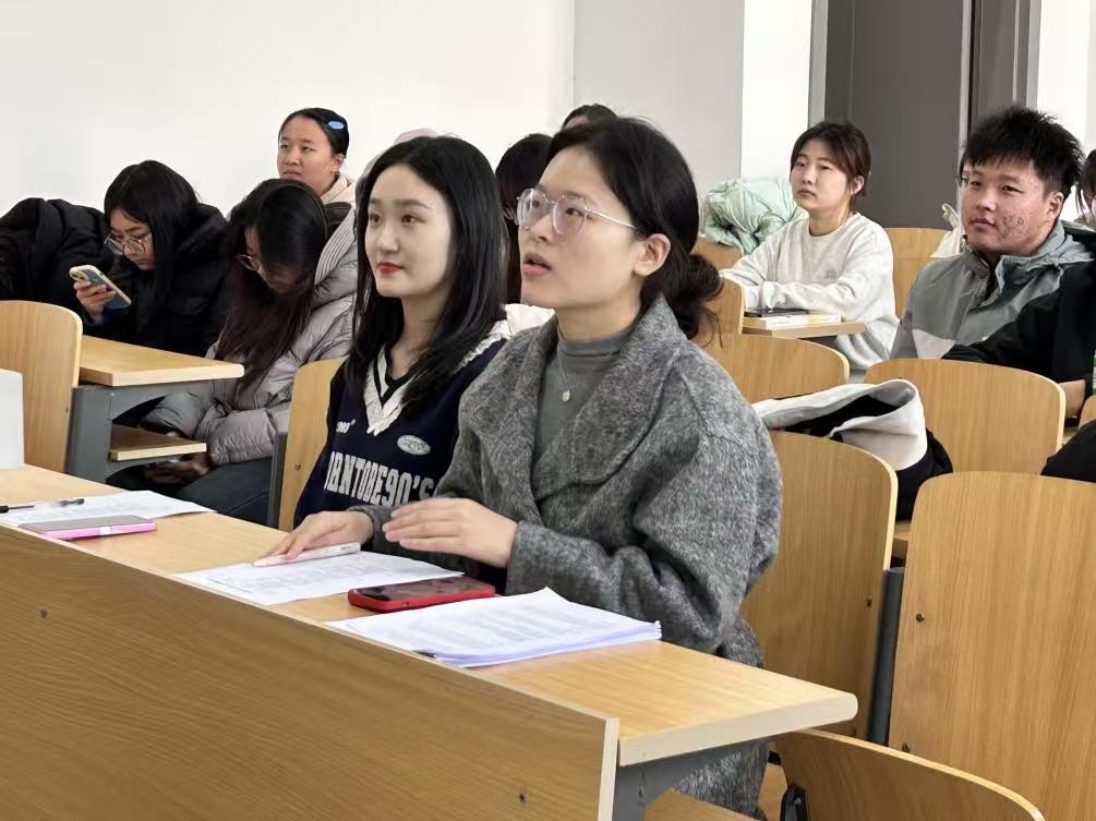 点亮文化之光，共赴阅读之旅 ——“吹灭读书灯，一身都是月”阅读分享会