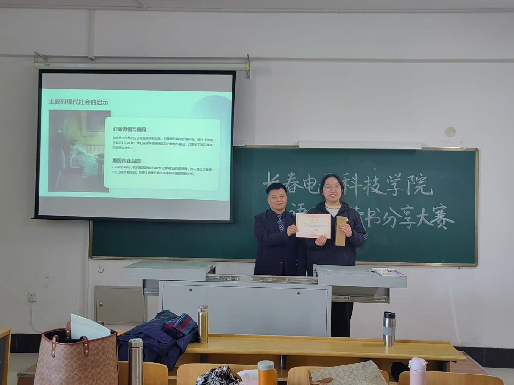 文化传媒学院英语专业读书月报道
