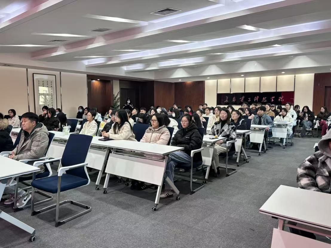 党建引领¦点燃创新之火，铸就辉煌未来——文化传媒学院一站式“创新”社区开展观影活动