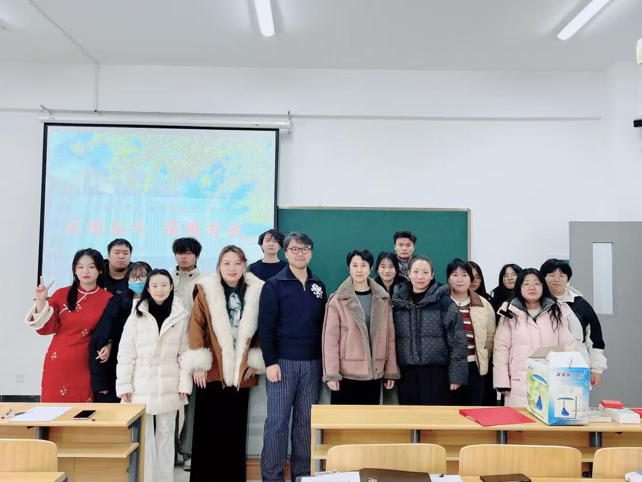 书香润心灵，红色铸青春 —— 视觉传达设计专业读书分享会