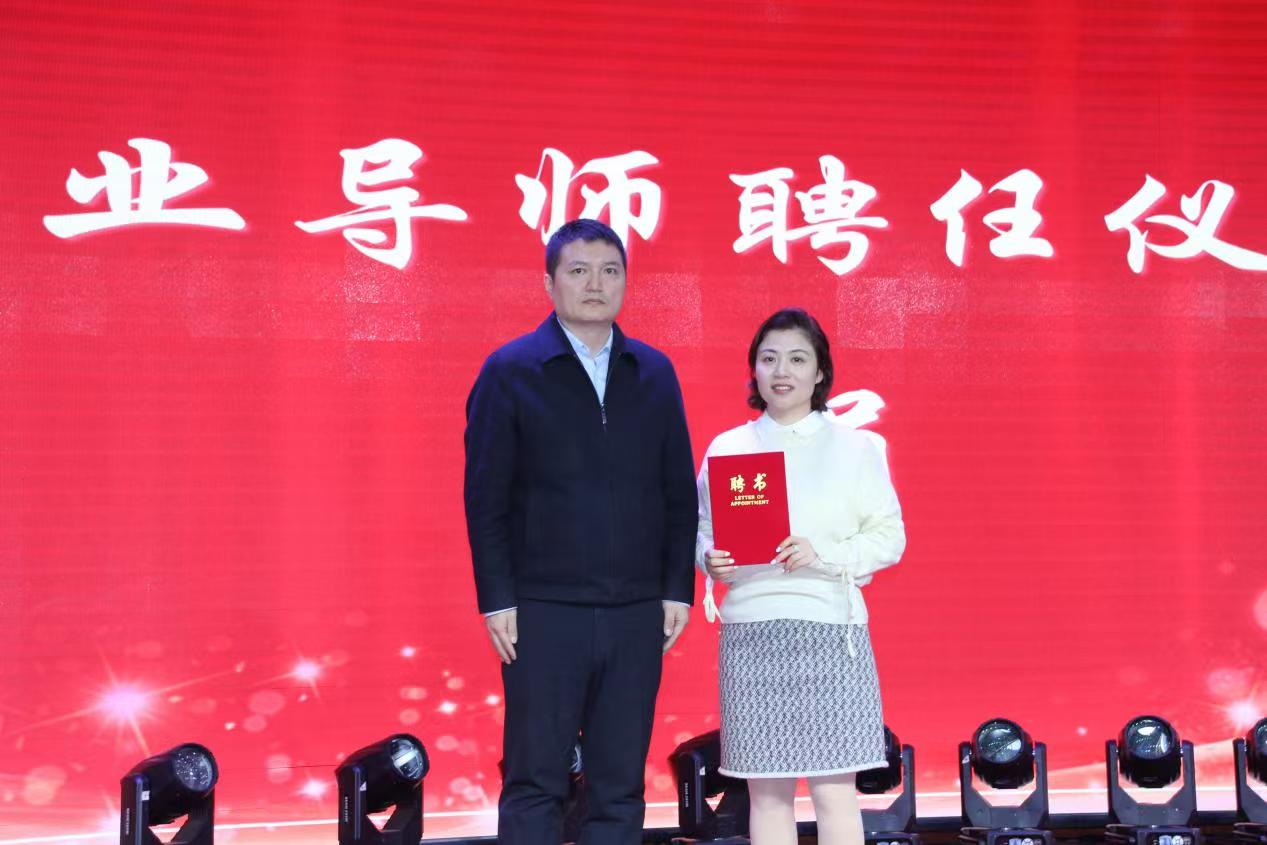 文化传媒学院举行行业导师聘任仪式暨职业规划专题讲座 文化传媒学院举行行业导师聘任仪式暨职业规划专题讲座