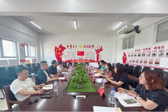 曹保明会长一行莅临文化传媒学院 共话文化产业发展新路径 曹保明会长一行莅临文化传媒学院 共话文化产业发展新路径
