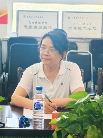 曹保明会长一行莅临文化传媒学院 共话文化产业发展新路径 曹保明会长一行莅临文化传媒学院 共话文化产业发展新路径
