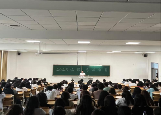 安全教育护航暑期：文化传媒学校创新社区筑牢安全防线