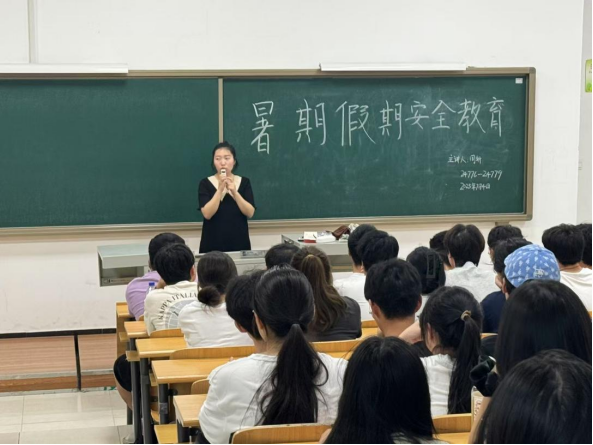 安全教育护航暑期:文化传媒学校创新社区筑牢安全防线 安全教育护航暑期:文化传媒学校创新社区筑牢安全防线