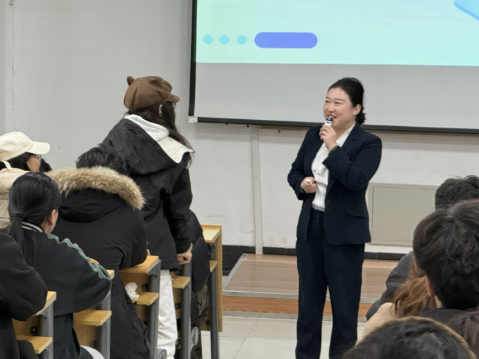 文化传媒学院一站式创新社区举办“筑牢反诈防线，守护校园安全”主题讲座