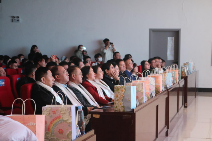 文化传媒学院一站式创新社区2025届迎新晚会圆满举行 文化传媒学院一站式创新社区2025届迎新晚会圆满举行