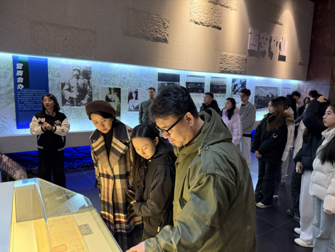 文化传媒学院赴辽源矿工墓陈列馆开展“铭记历史 吾辈自强”主题党日活动 文化传媒学院赴辽源矿工墓陈列馆开展“铭记历史 吾辈自强”主题党日活动