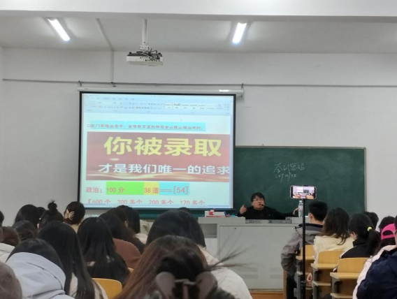 文化传媒学院举办职业规划学术讲座