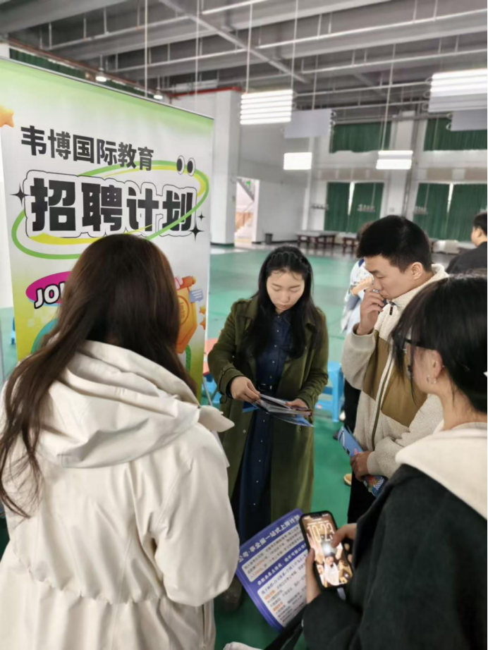 稳就业 拓岗位 促留吉 —— 文化传媒学院组织学生参加 “服务吉林高质量发展” 专场招聘会并开展访企拓岗