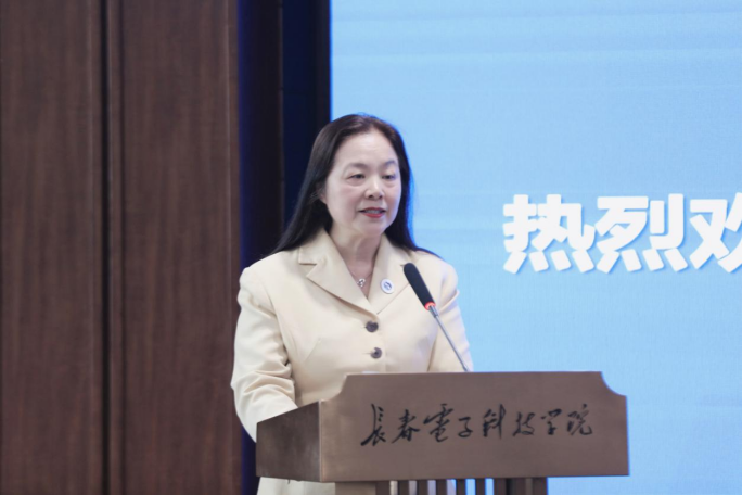 澳门圣若瑟大学杜文才教授受聘长春电子科技学院特聘教授 助力人工智能师资建设与国际合作
