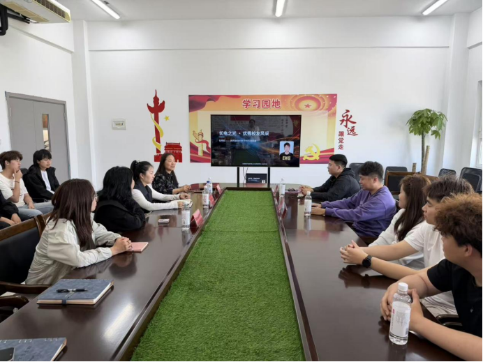 薪火传情 榜样领航——文化传媒学院优秀校友包明欣返校座谈分享成长之路 薪火传情 榜样领航——文化传媒学院优秀校友包明欣返校座谈分享成长之路
