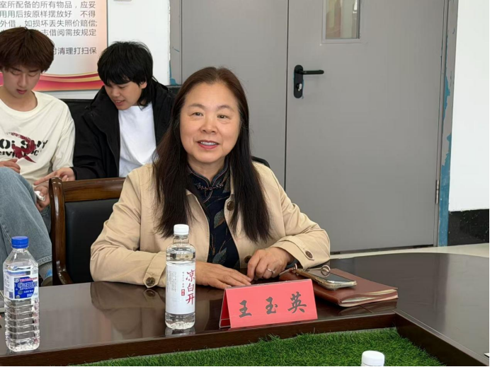 薪火传情 榜样领航——文化传媒学院优秀校友包明欣返校座谈分享成长之路 薪火传情 榜样领航——文化传媒学院优秀校友包明欣返校座谈分享成长之路