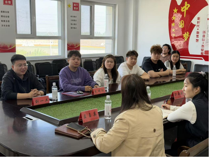 薪火传情 榜样领航——文化传媒学院优秀校友包明欣返校座谈分享成长之路 薪火传情 榜样领航——文化传媒学院优秀校友包明欣返校座谈分享成长之路