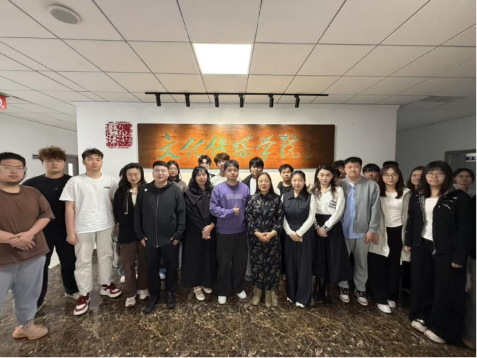 薪火传情 榜样领航——文化传媒学院优秀校友包明欣返校座谈分享成长之路 薪火传情 榜样领航——文化传媒学院优秀校友包明欣返校座谈分享成长之路