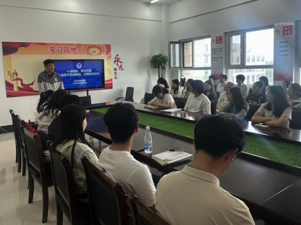 十佳领航，笃学正风——文化传媒学院举办榜样问答交流会，共筑优良学风