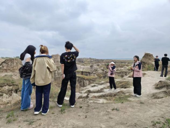 院系要闻|踏寻地质秘境 绘就生态画卷 ——文化传媒学院党总支主题党日活动走进乾安地质公园 院系要闻|踏寻地质秘境 绘就生态画卷 ——文化传媒学院党总支主题党日活动走进乾安地质公园