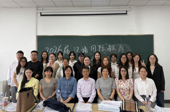 院系要闻|以答辩促提升 以质量育人才 ——文化传媒学院圆满完成2026届本科毕业论文答辩工作 院系要闻|以答辩促提升 以质量育人才 ——文化传媒学院圆满完成2026届本科毕业论文答辩工作