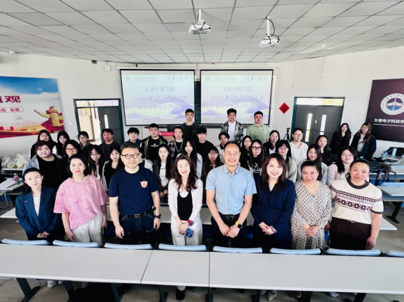 院系要闻|以答辩促提升 以质量育人才 ——文化传媒学院圆满完成2026届本科毕业论文答辩工作 院系要闻|以答辩促提升 以质量育人才 ——文化传媒学院圆满完成2026届本科毕业论文答辩工作