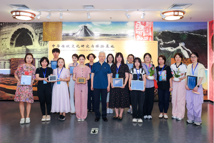 以高水平培训赋能高质量发展 ——教师教学发展中心组织文化传媒学院教师参加世界汉语教学学会高级讲习班 以高水平培训赋能高质量发展 ——教师教学发展中心组织文化传媒学院教师参加世界汉语教学学会高级讲习班