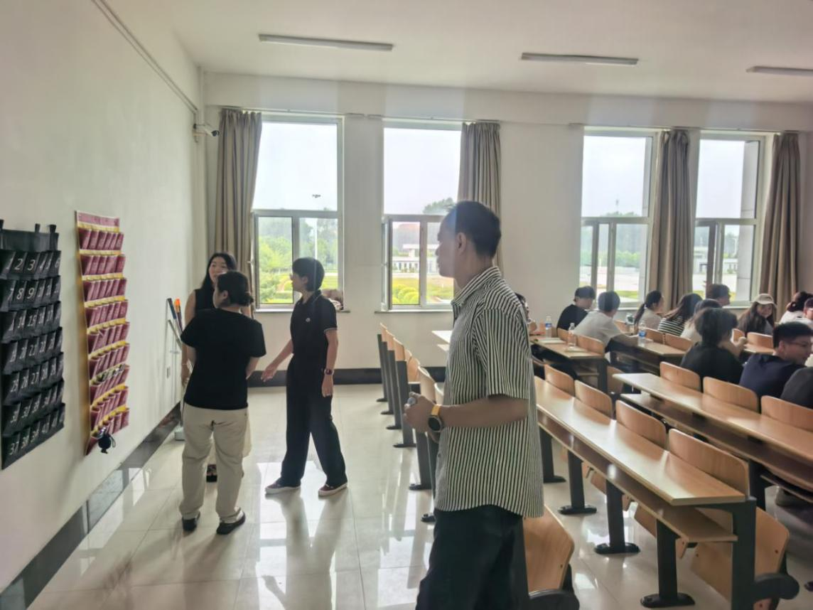 文化传媒学院开展开学首日查课工作 严守教学质量关口