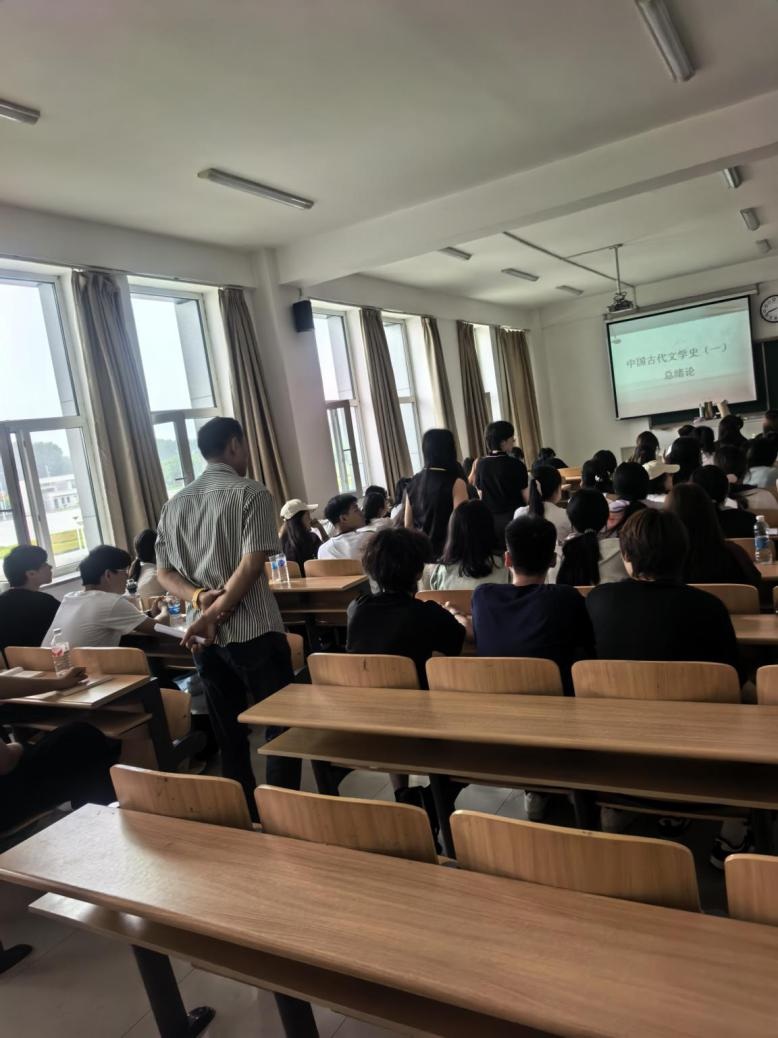 文化传媒学院开展开学首日查课工作 严守教学质量关口