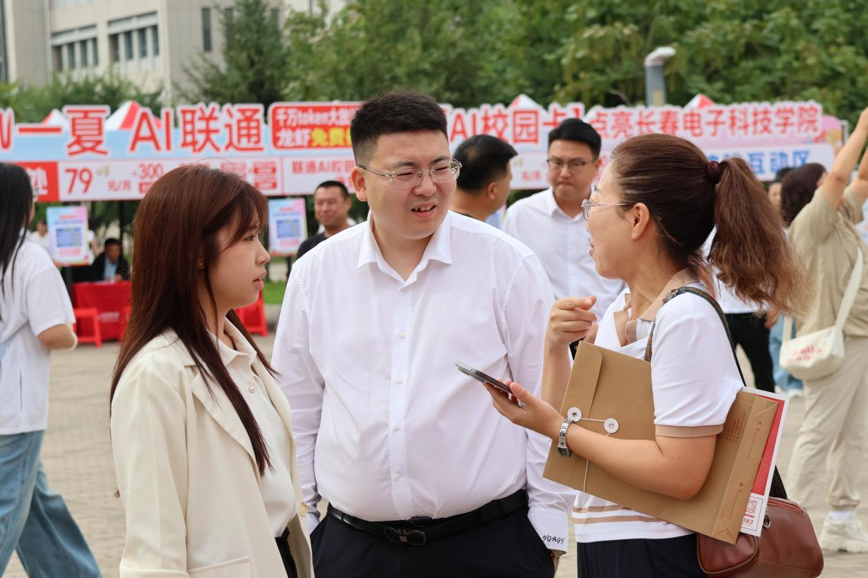 院系要闻｜金秋启新程 文传育新人 —— 文化传媒学院圆满完成2026年迎新工作