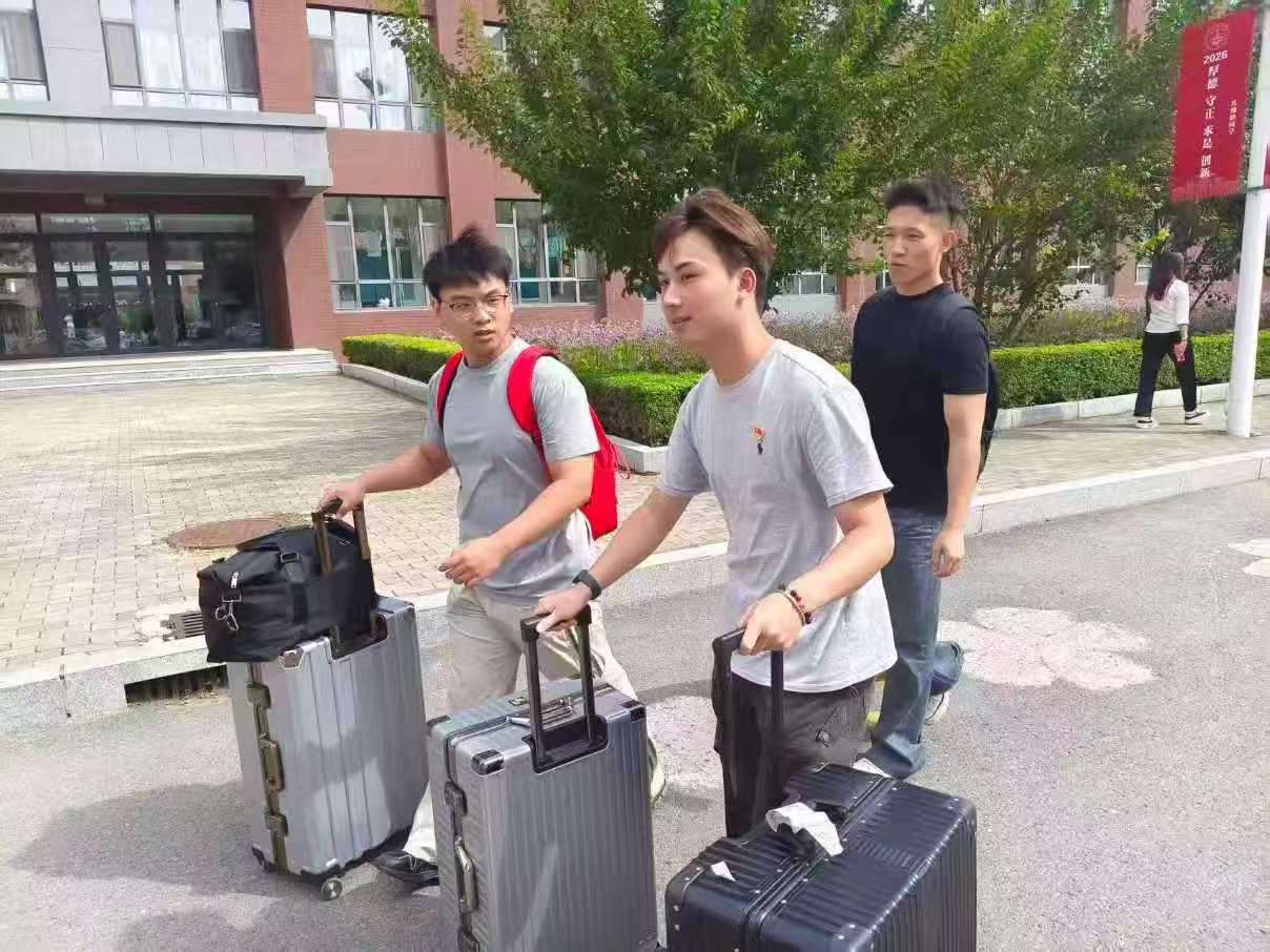 党建引领迎新生 暖心护航启新程——文化传媒学院学生党支部助力2026级新生报到工作