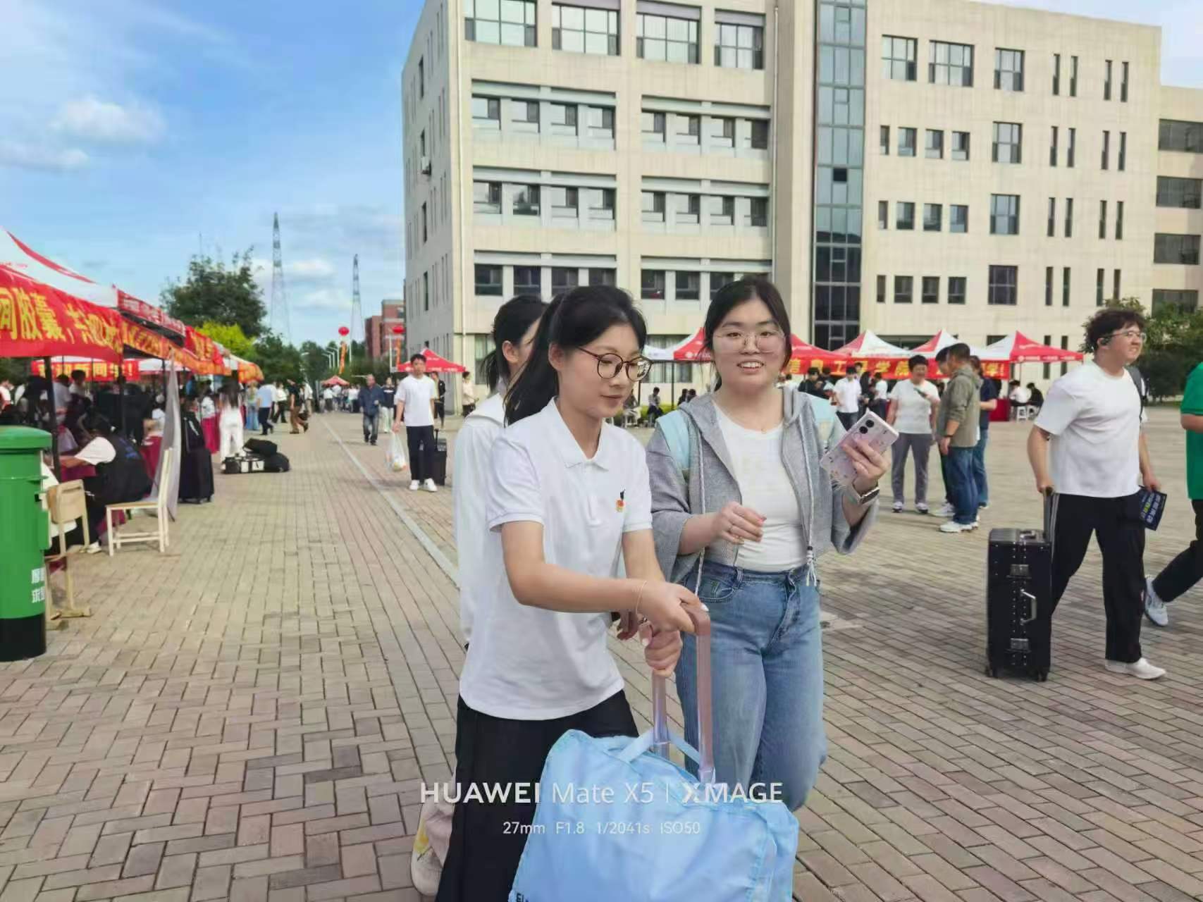 党建引领迎新生 暖心护航启新程——文化传媒学院学生党支部助力2026级新生报到工作