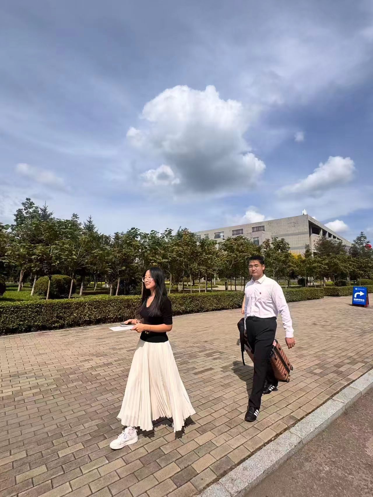 党建引领迎新生 暖心护航启新程——文化传媒学院学生党支部助力2026级新生报到工作