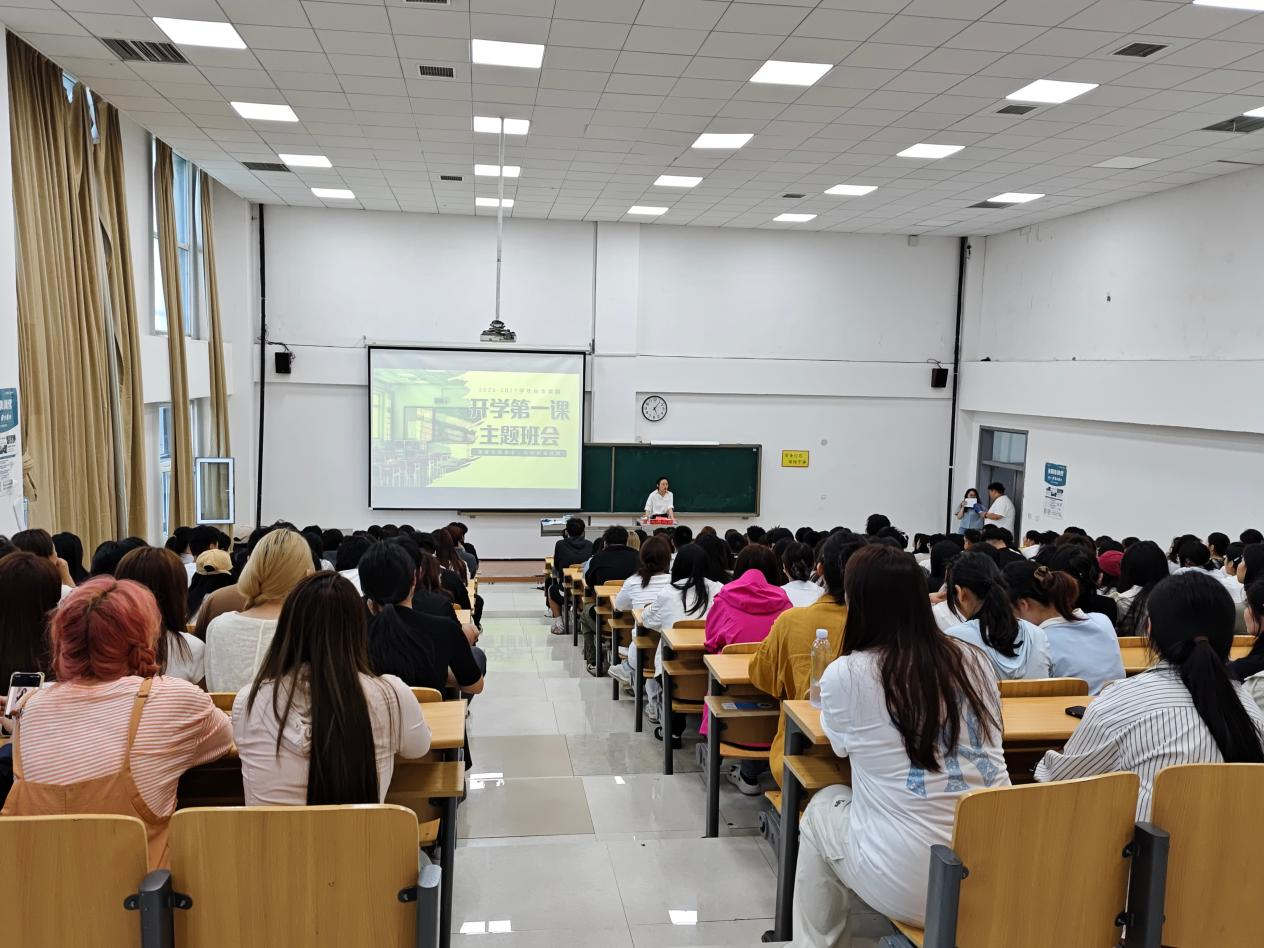 院系要闻|严守校规启新程 暖心护航助成长——文化传媒学院开展 2026 级新生 “开学第一课” 主题班会 院系要闻|严守校规启新程 暖心护航助成长——文化传媒学院开展 2026 级新生 “开学第一课” 主题班会