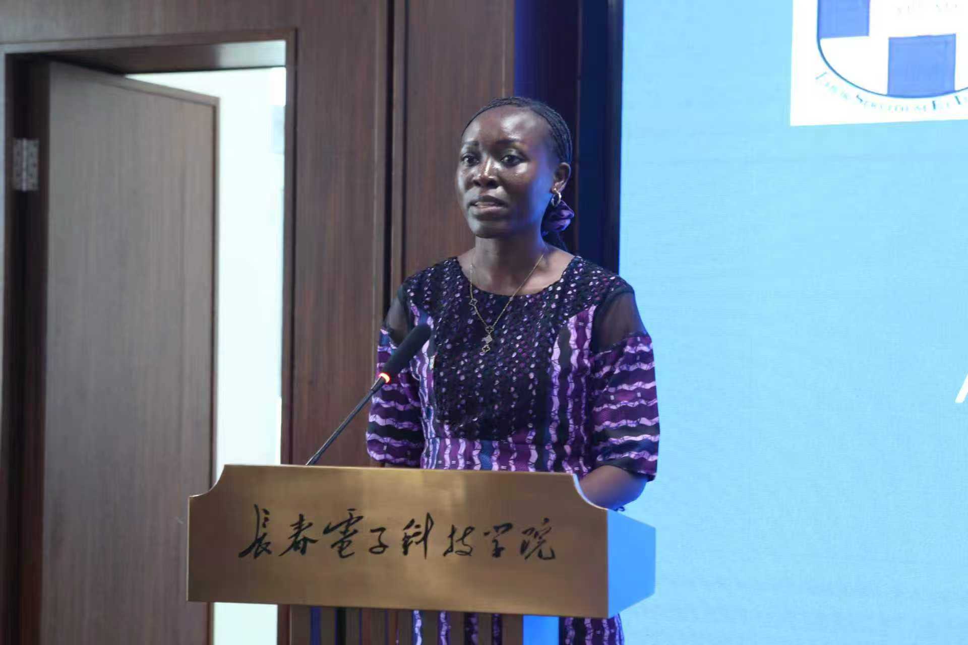 语桥连中尼 青春共同行 ——我校举行与阿费·巴巴罗拉大学“中尼语桥”研学营开营仪式 语桥连中尼 青春共同行 ——我校举行与阿费·巴巴罗拉大学“中尼语桥”研学营开营仪式